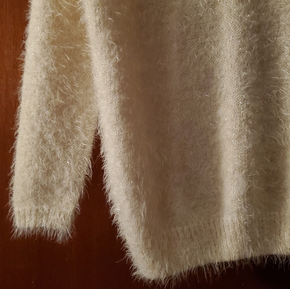 Katsumi fuzzy sweater with pearl accents - Picture 3 of 11